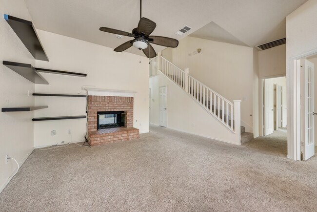 Foto del edificio - 3018 Blue Jay Ln