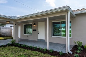 Building Photo - 4800 NE 4th Ave