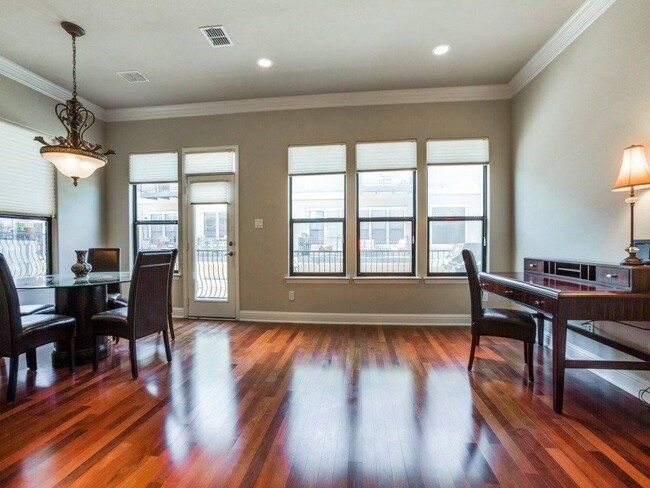 Foto del edificio - 5709 Lois Ln