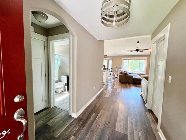 Foto del edificio - Spacious 4 Bedroom Home in Scenic Meadows ...