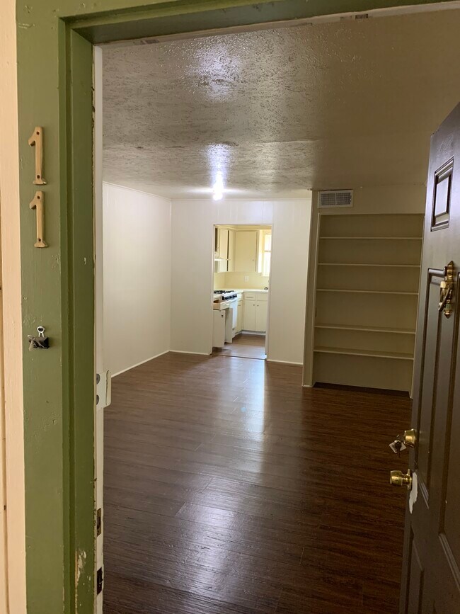 Foto del edificio - 2420 Louise St