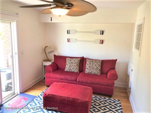 Foto del edificio - 25 Meadow Ave