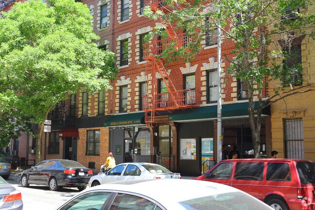 Building Photo - Yorkville Properties
