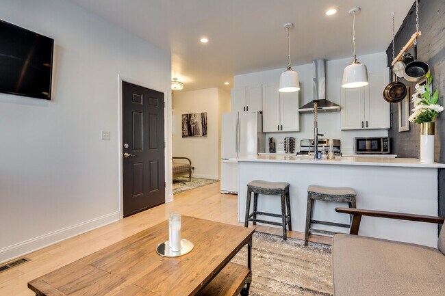 Foto del edificio - 1519 W Superior St