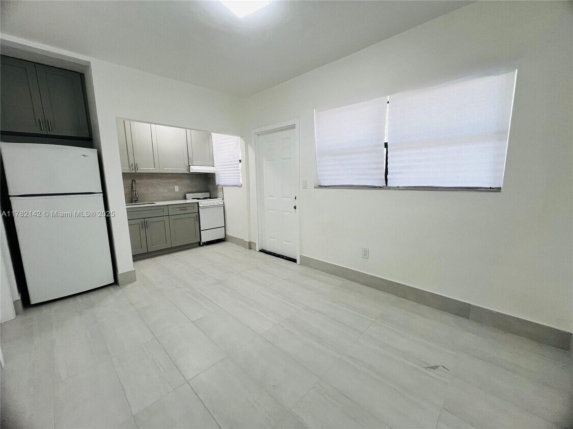 Primary Photo - 13390 NE 6th Ave