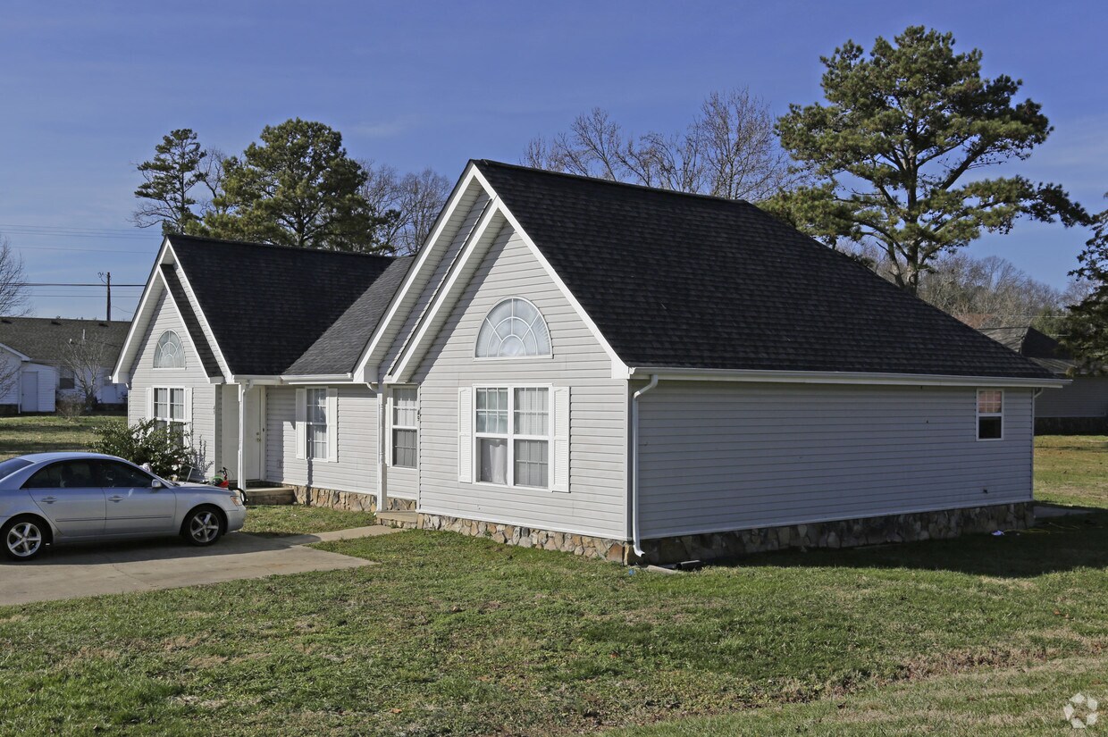 Building Photo - 36 Clara Dr