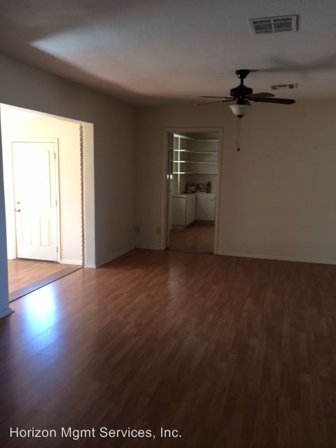 Building Photo - 3504 Lakeshore Dr