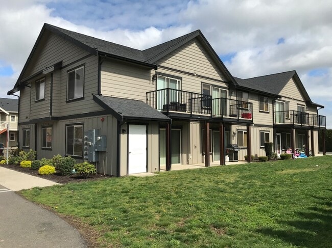 Building Photo - 2204 Mercedes Dr