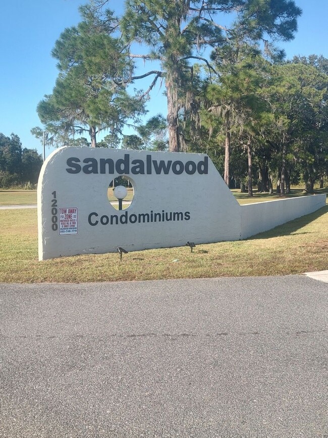 Building Photo - 12201 Sandalwood Dr