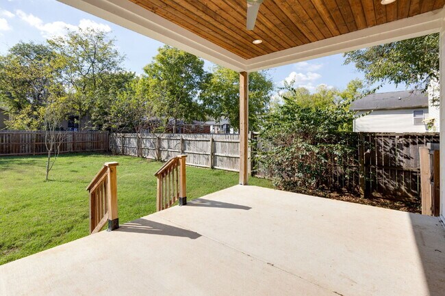 Foto del edificio - "Charming 4-Bedroom Nashville Oasis with E...