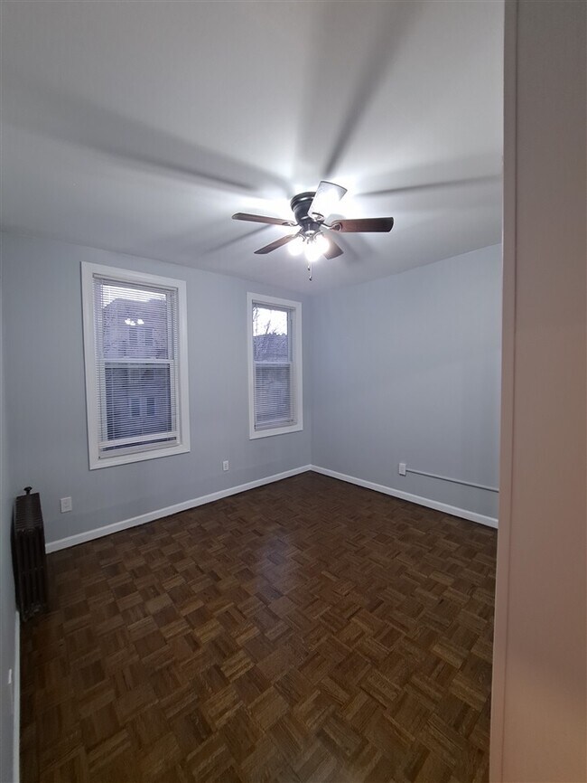 Building Photo - 213 53rd St