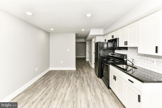 Building Photo - 5352 Chillum Pl NE