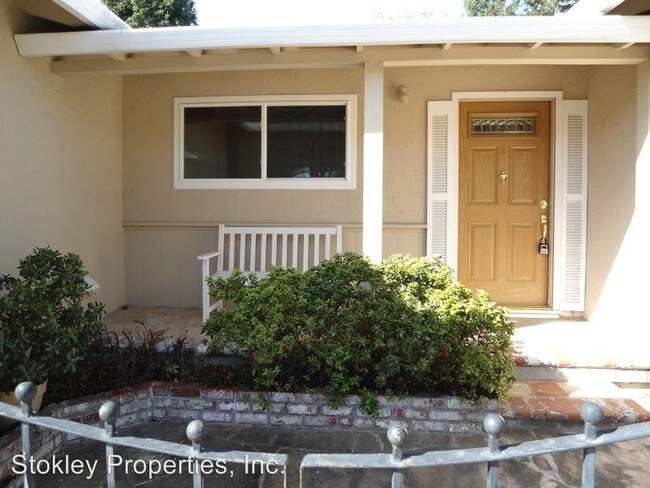 Building Photo - 4 br, 2 bath House - 243 Croyden Dr.