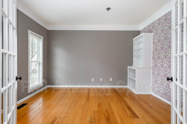 Building Photo - 16922 Laureate Rd
