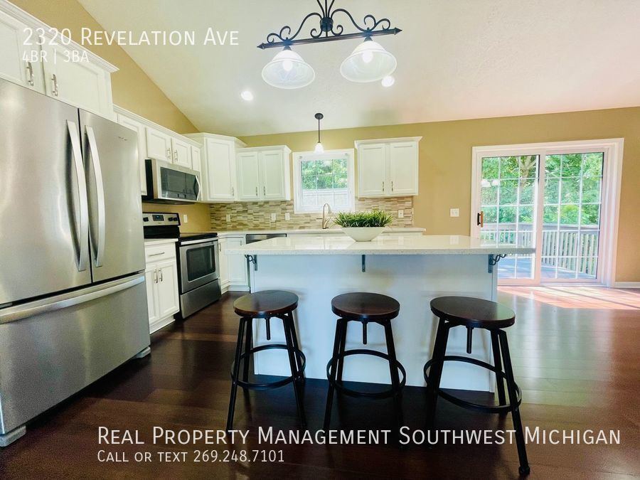 Primary Photo - Beautiful & Spacious! 4 Bed 3 Bath Luxury ...