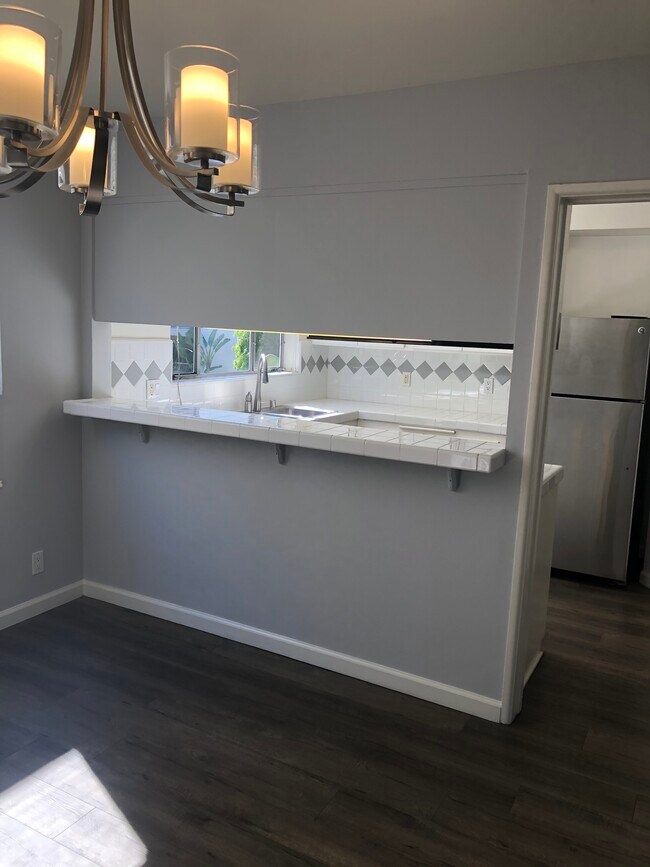 Elm Drive Apartments 336 S Elm Dr Beverly Hills, CA