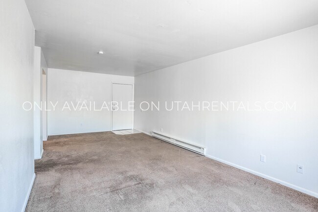 Building Photo - 4370 S Highland Dr