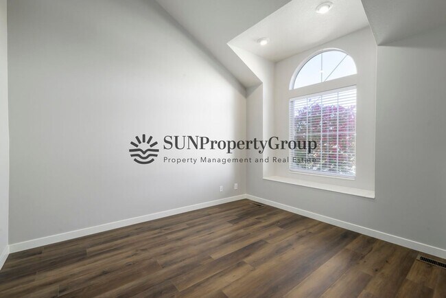 Foto del edificio - Great Updated Family Home in Excellent Clinton Location!