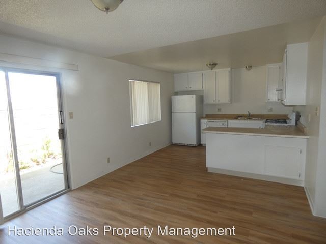 Building Photo - 137 E McElhaney Ave