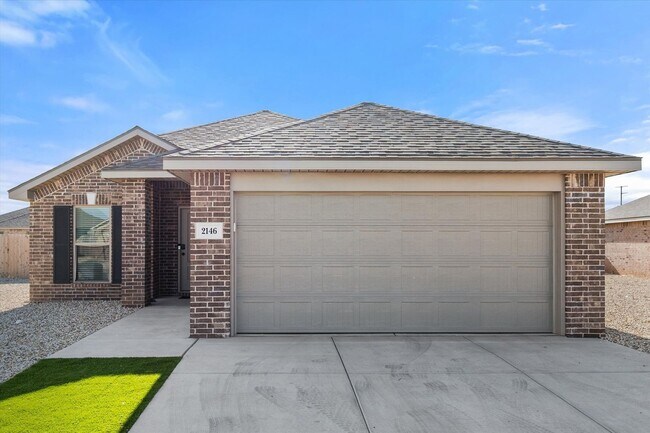 Building Photo - Fully Furnished Mid-Term or Long-Term Options!