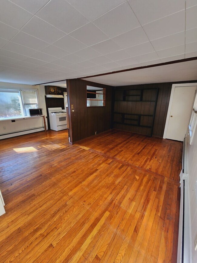 Foto del edificio - 877-877 Lower Swiftwater Rd