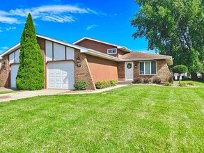 Building Photo - 205 Juniper Dr