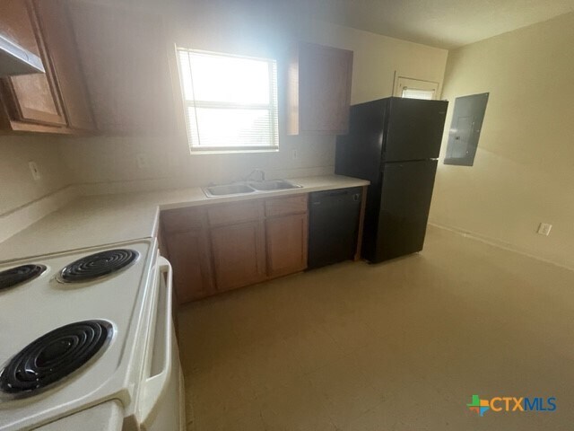 Building Photo - 3202 Hereford Ln