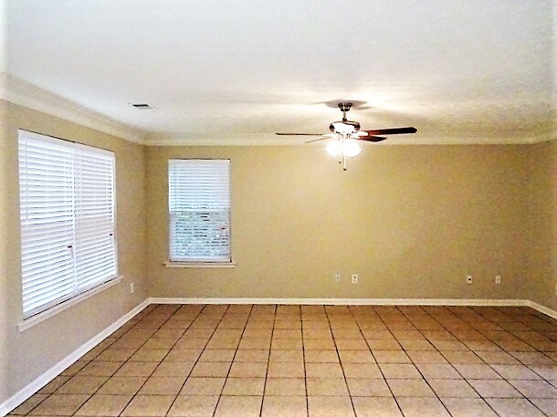 Building Photo - 354 Meadows Lane