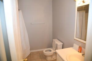 Building Photo - 2713 Landing Loop Dr
