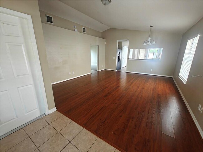 Foto del edificio - 8225 Summer Wood Ln
