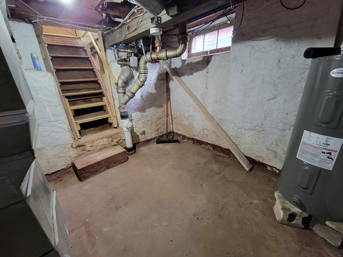 Basement - 1622 Mappa St