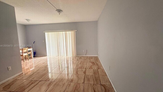 Building Photo - 9360 SW 87th Ave