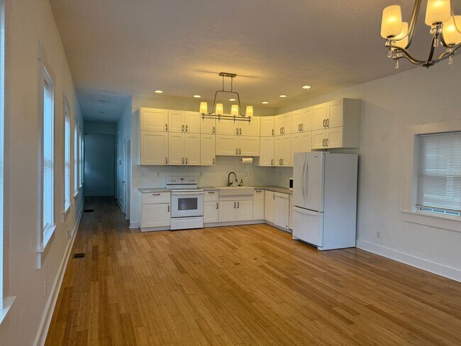 Foto del edificio - 3-BED 2-BATH IN SHELBY PARK W/ 3-CAR GARAGE
