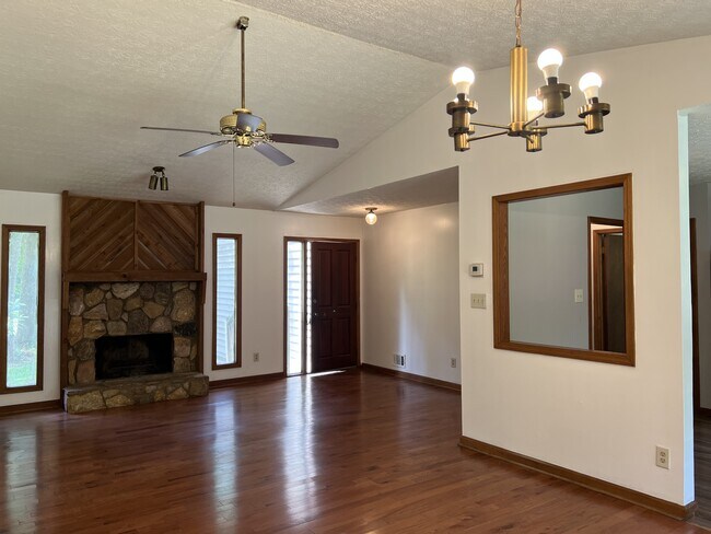 Foto del edificio - 2908 N Deshong Rd