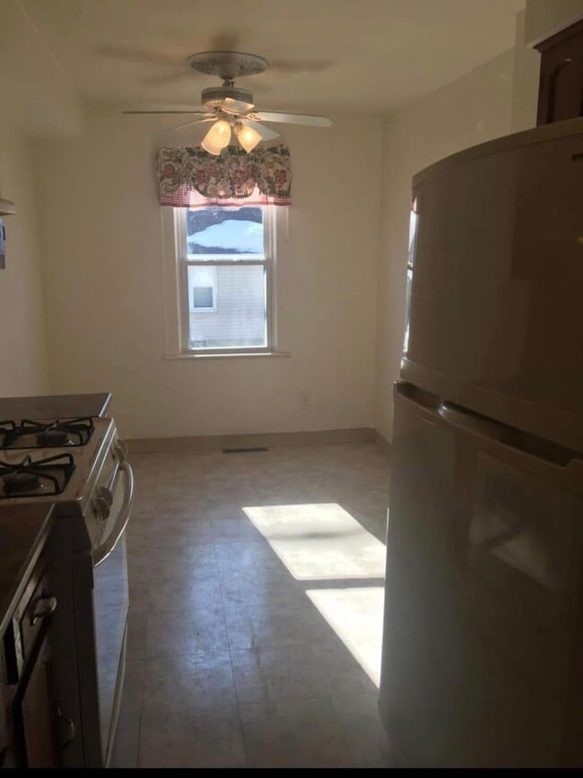 Building Photo - 118 Beechwood Ave