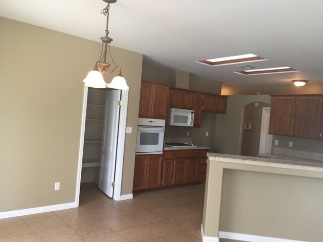 Foto del edificio - SW Bakersfield 3 Bedroom 2 Bath + office