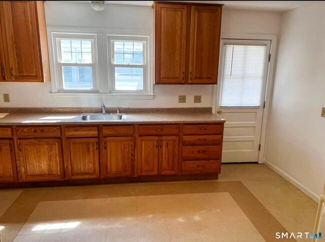 Building Photo - 40 Maplewood Ave