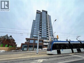 Building Photo - 5 Wellington St S