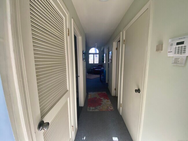 Building Photo - 219 Ledge Dr