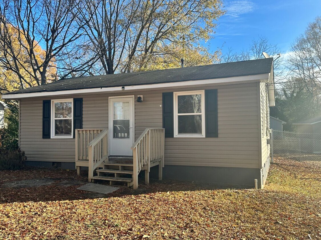 Primary Photo - 2 Bed/ 1 bath in Spartanburg