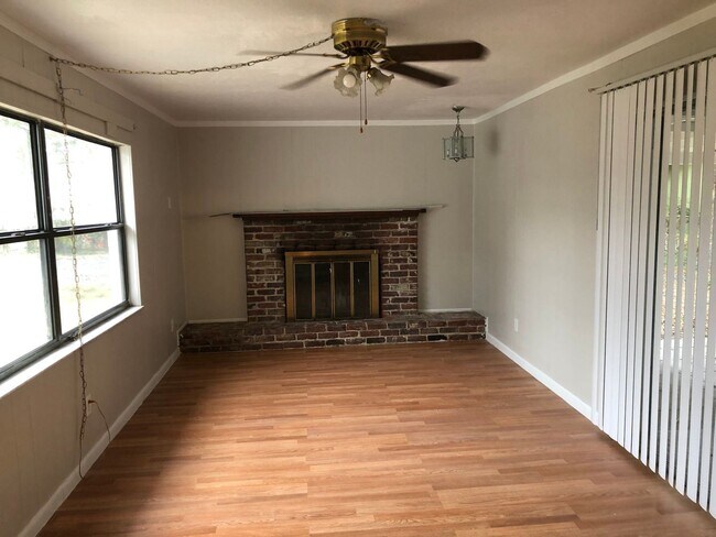 Building Photo - 3 br, 2 bath House - 3714 Pembrook Dr