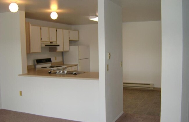 Yakima, WA Englewood Garden Villas Apartments Kitchen area - Englewood Garden Villas