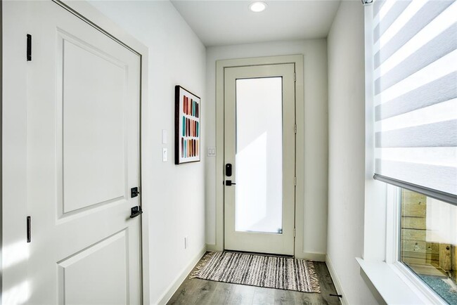 Foto del edificio - 3402 Daphne St