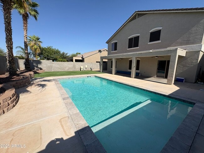 Building Photo - 17718 W Port Royale Ln