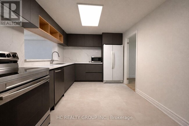 Building Photo - 33 University Ave