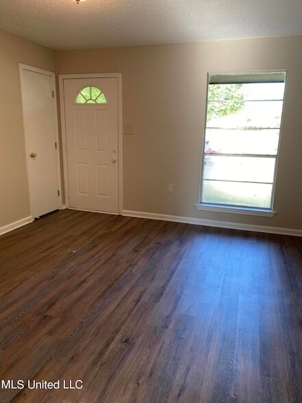 Foto del edificio - 7510 Rockingham Dr