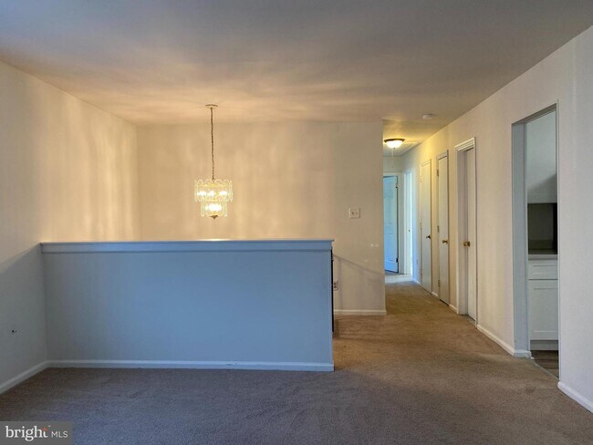 Building Photo - 1313 Chalet Dr