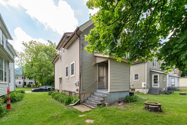 Photo - 117 Adams St House