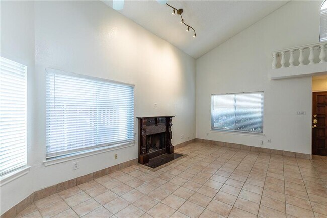 Foto del edificio - 14151 Montfort Dr
