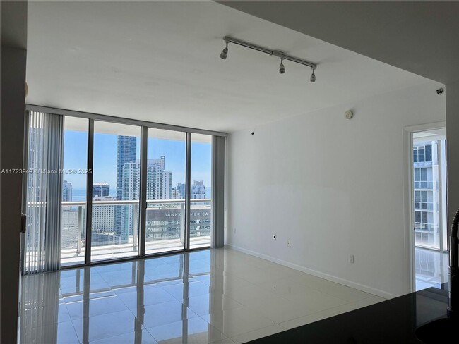 Foto del edificio - 475 Brickell Ave